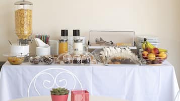 Desayuno completo (EUR 15 por persona)