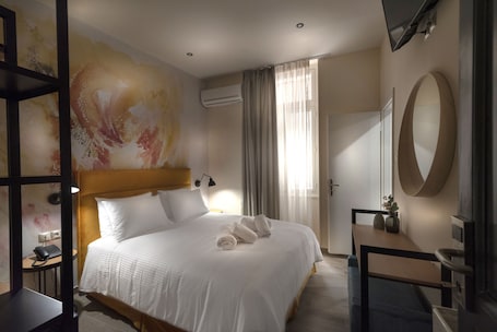Portrait Double Room | 1 bedroom, minibar, in-room safe, desk