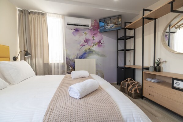 Portrait Double Room | 1 bedroom, minibar, in-room safe, desk