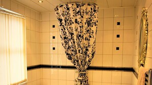 Standaard slaapzaal, gemengde slaapzaal | Badkamer | Een douche