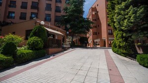 Front of property - Waterfront Campezo (Madrid)