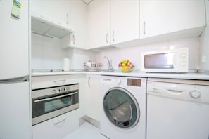 City Apartment, 1 Bedroom, City View (1) | Private kitchen
