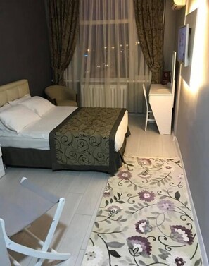 1 Schlafzimmer, Zimmersafe, Schreibtisch, kostenloses WLAN