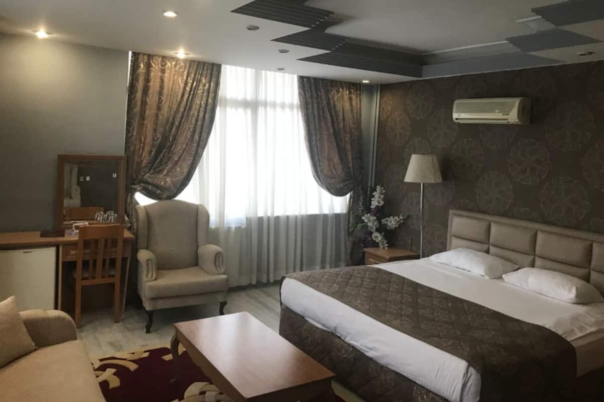 Deluxe kamer | 1 slaapkamer, een kluis op de kamer, een bureau, gratis wifi