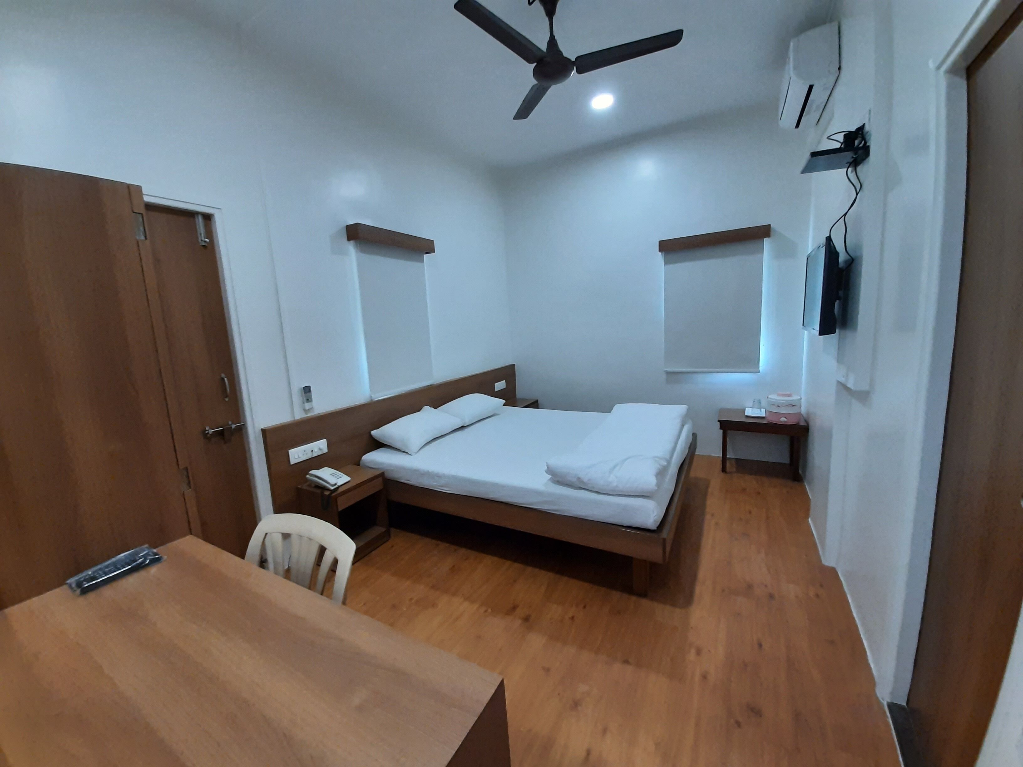 Phòng Executive, quang cảnh thành phố | Bộ đồ giường cao cấp, trang bị nội thất với thiết kế riêng biệt, bàn 