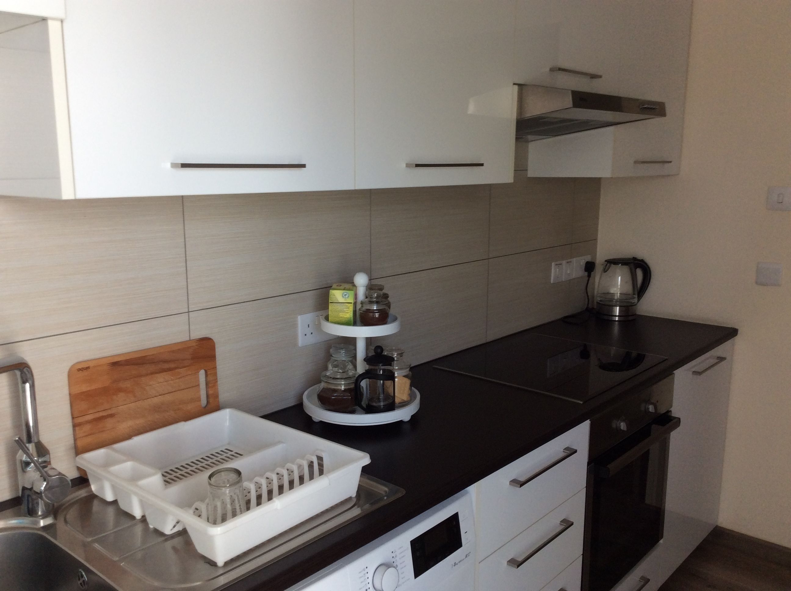 deluxe suite (vintage) | private kitchen | fridge, oven, stovetop, coffee/tea maker