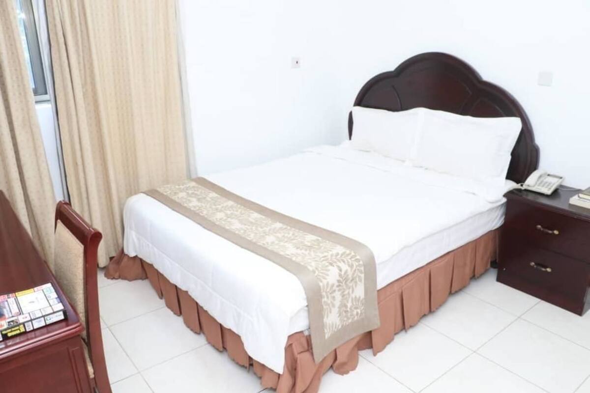 Standard Room | 1 bedroom, minibar, desk, WiFi (free)