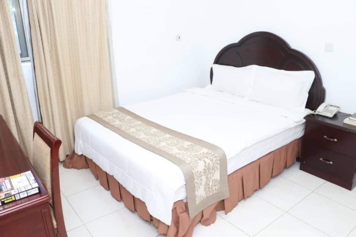 Standard Room | 1 bedroom, minibar, desk, free WiFi