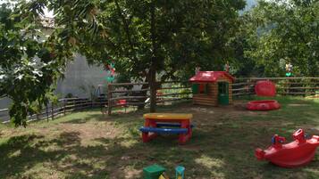 Children’s play area – outdoor