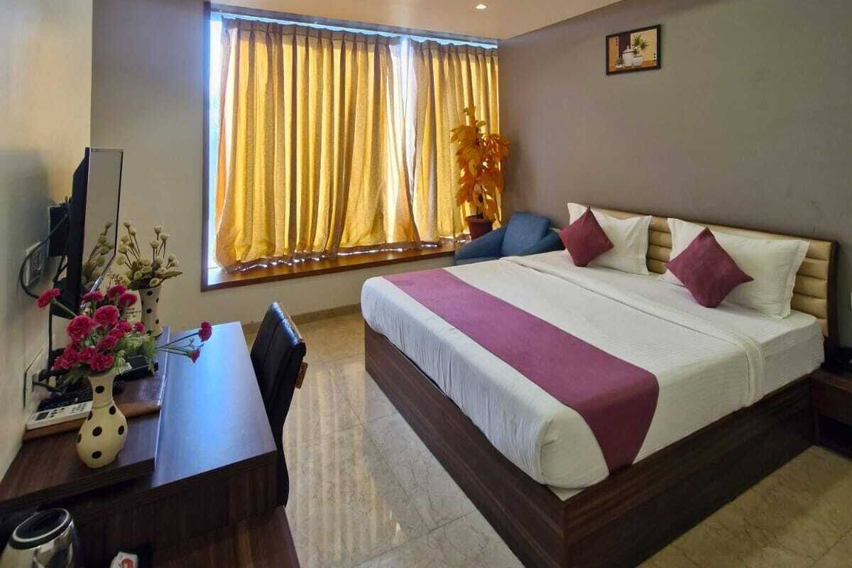 Superior Single Room | Premium bedding, desk, laptop workspace, blackout drapes