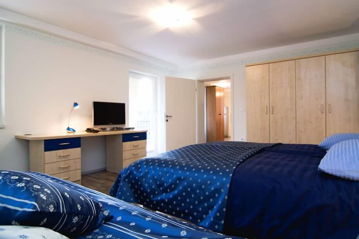 Apartment Cikorija | 1 bedroom, individually decorated, individually furnished, desk