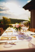 Se ofrece un desayuno completo (10 EUR por persona)