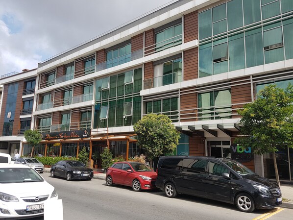 Free self-parking - vba suiten (Istanbul)