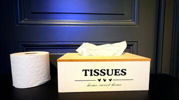 Eenvoudige tweepersoonskamer, voor 1 persoon, 1 queensize bed, niet-roken | Individueel gedecoreerd, individueel gemeubileerd