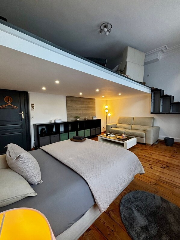 Basic Double Room Single Use, 1 Queen Bed, Non Smoking | Individually decorated, individually furnished, iron/ironing board