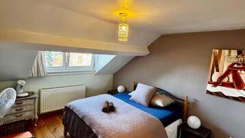 Basic Double Room Single Use, 1 Queen Bed, Non Smoking | Individually decorated, individually furnished, iron/ironing board