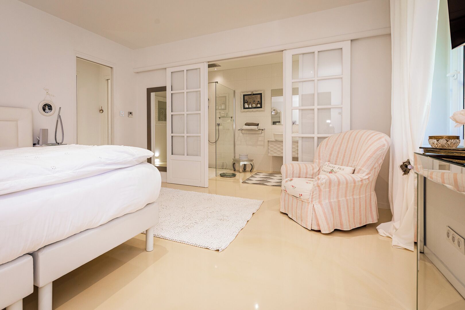 2 bedrooms, iron/ironing board, WiFi, wheelchair access