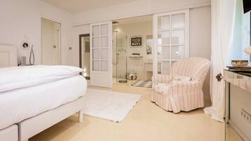 2 bedrooms, iron/ironing board, WiFi, wheelchair access