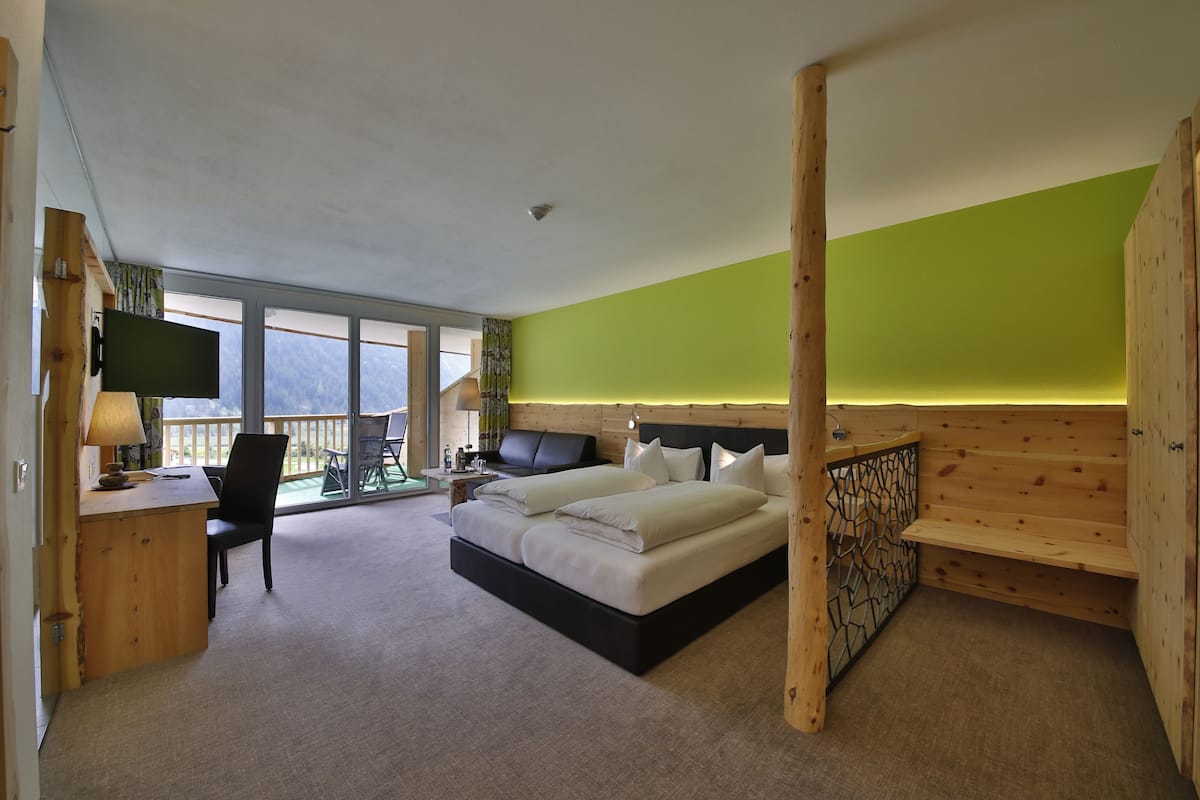 Junior Suite, Lake View | Minibar, desk, laptop workspace, cribs/infant beds