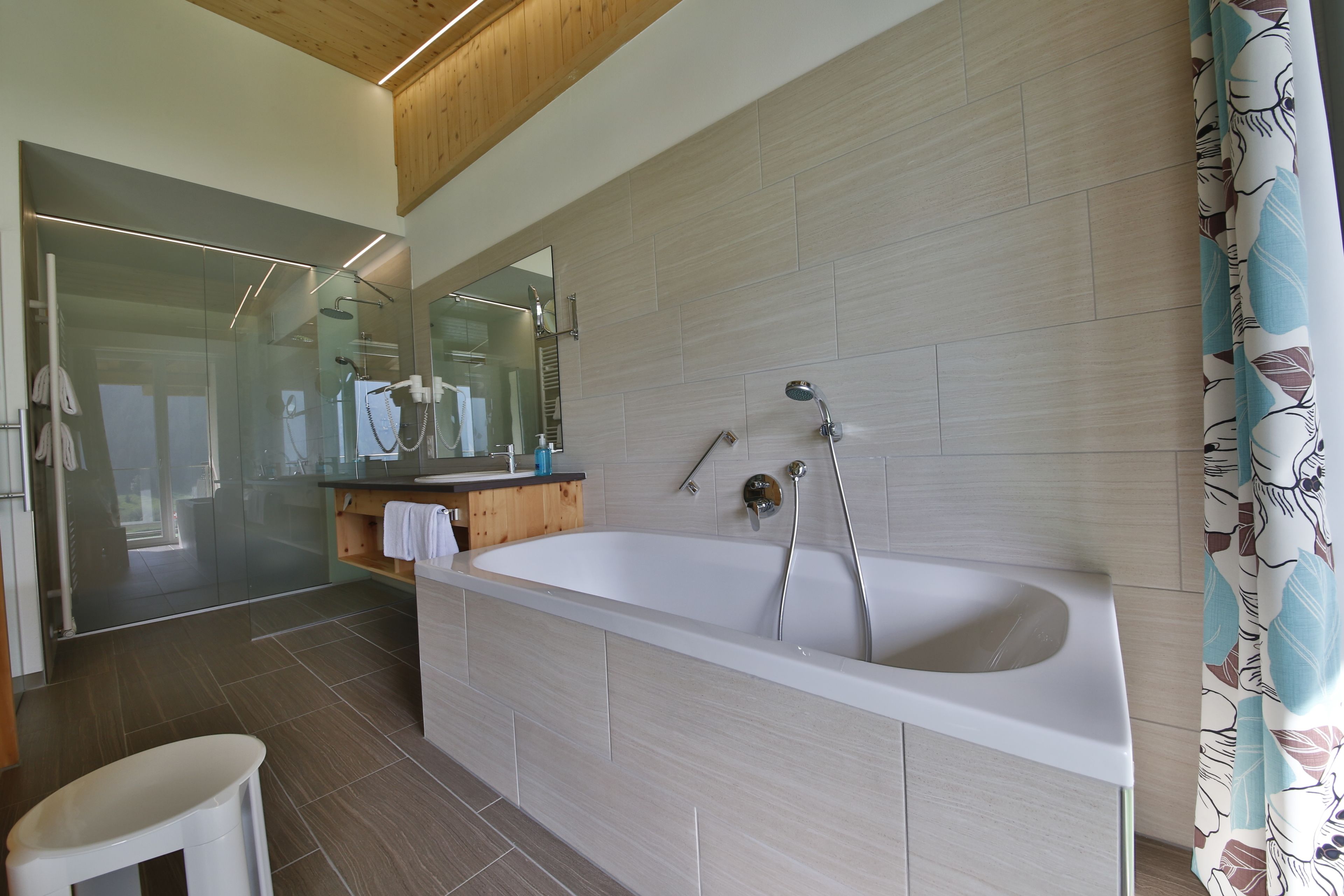 junior suite, lake view | bathroom | bathrobes, towels