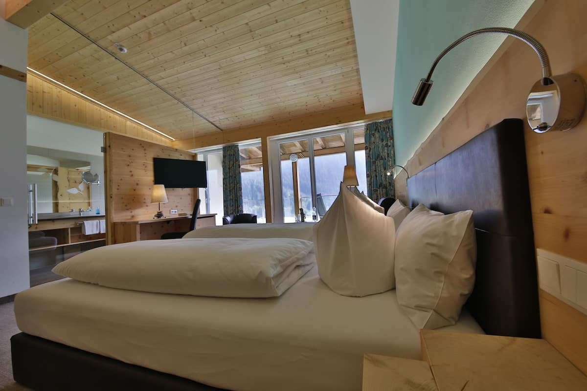 junior suite, lake view | view from room