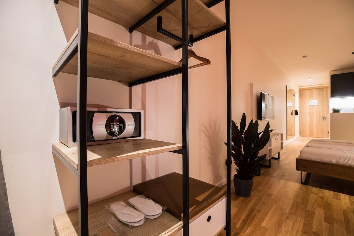 1 habitación, decoración personalizada y muebles diferentes