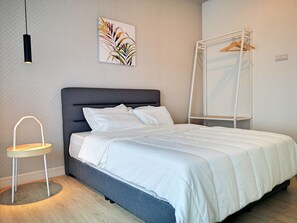 2 quartos, ferros/tábuas de passar roupa, acesso à internet