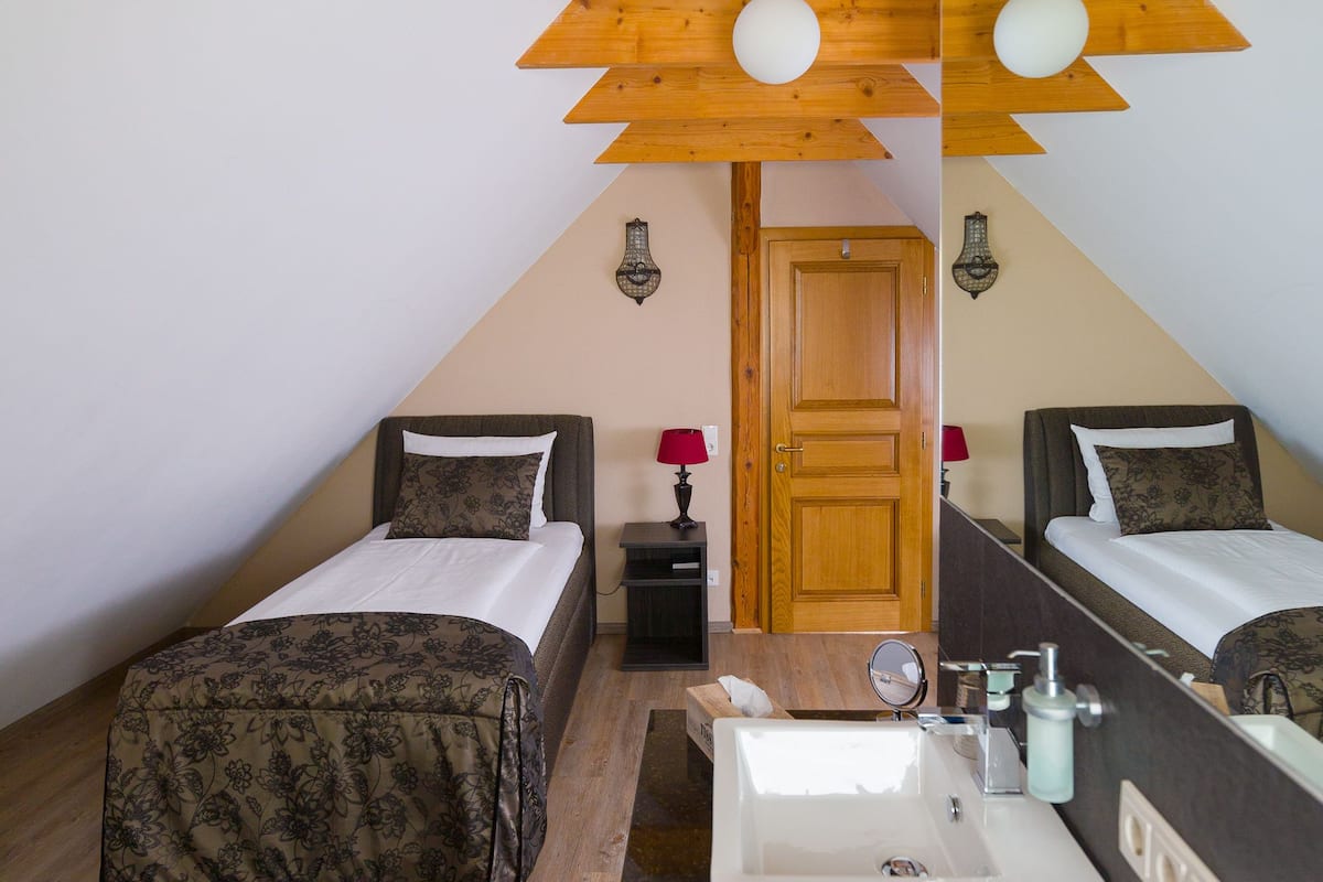 single room | desk, blackout curtains, iron/ironing board, free wifi