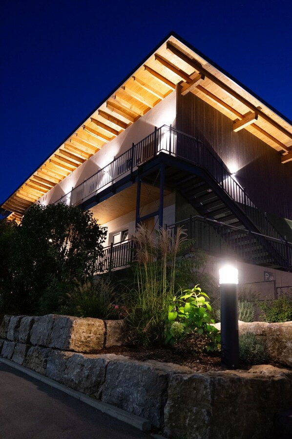 Vista frontal de la propiedad