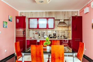 Fridge, microwave, oven, dishwasher