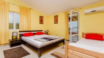 3 bedrooms, iron/ironing board, travel crib, free WiFi