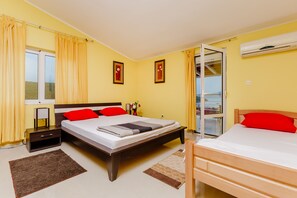 3 makuuhuonetta, silitysrauta/-lauta, vauvan matkasänky, ilmainen Wi-Fi