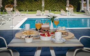 Deluxe Studio, Pool View | Balcony