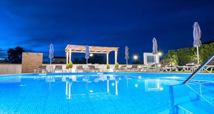 White Canvas Boutique Studios