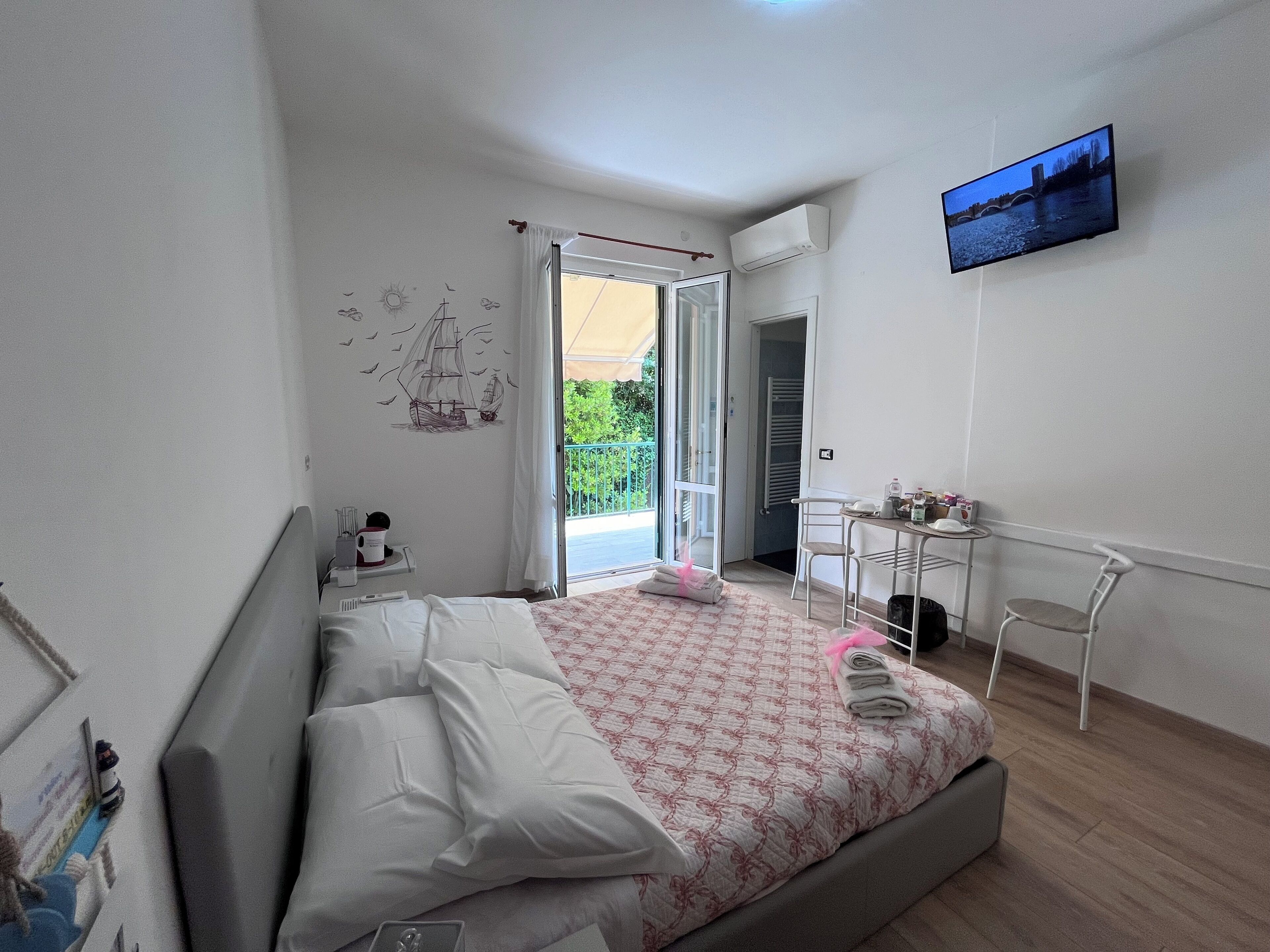 Coffres-forts dans les chambres, bureau, Wi-Fi gratuit, draps fournis