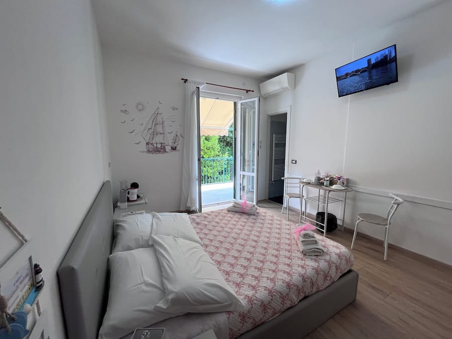 In-room safe, desk, free WiFi, bed sheets