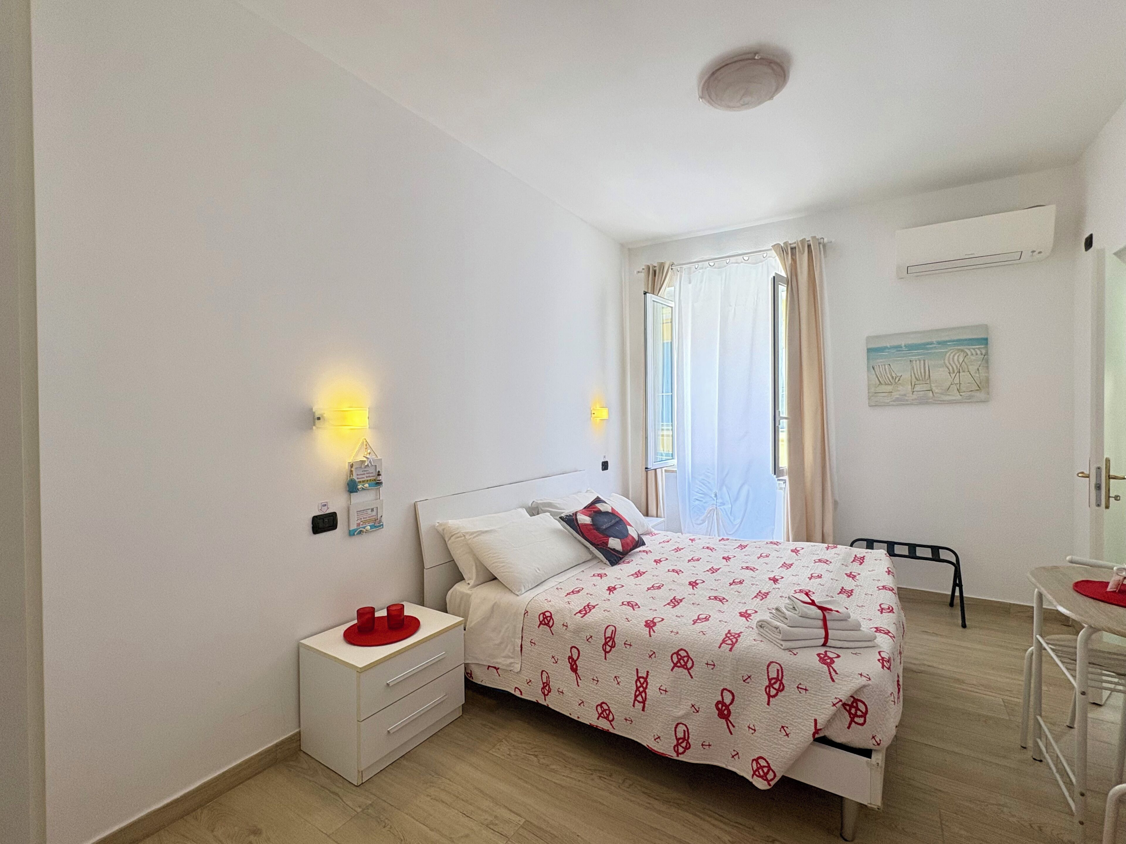 Chambre double | Coffre-fort, bureau, accès au Wi-Fi (inclus), literie fournie