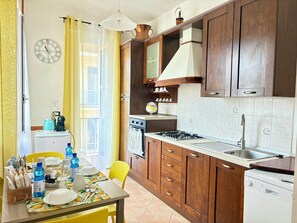Triple Room, Balcony | Private kitchen - Il Veliero (Levanto)