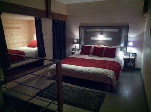 Individually decorated, individually furnished, blackout curtains - Alpagâterie (Juillac)