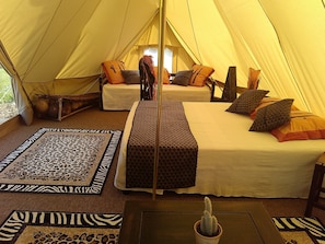 Tent (Saharienne) | Individually decorated, individually furnished, blackout curtains - Alpagâterie (Juillac)