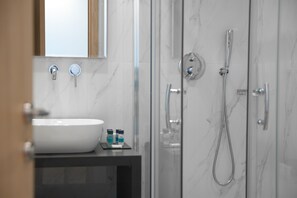 Shower, free toiletries, hair dryer, bathrobes - Athenaeum Smart Hotel (Athens)
