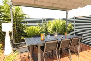 Outdoor dining - Villa Marine by the sea ... (Lumio)