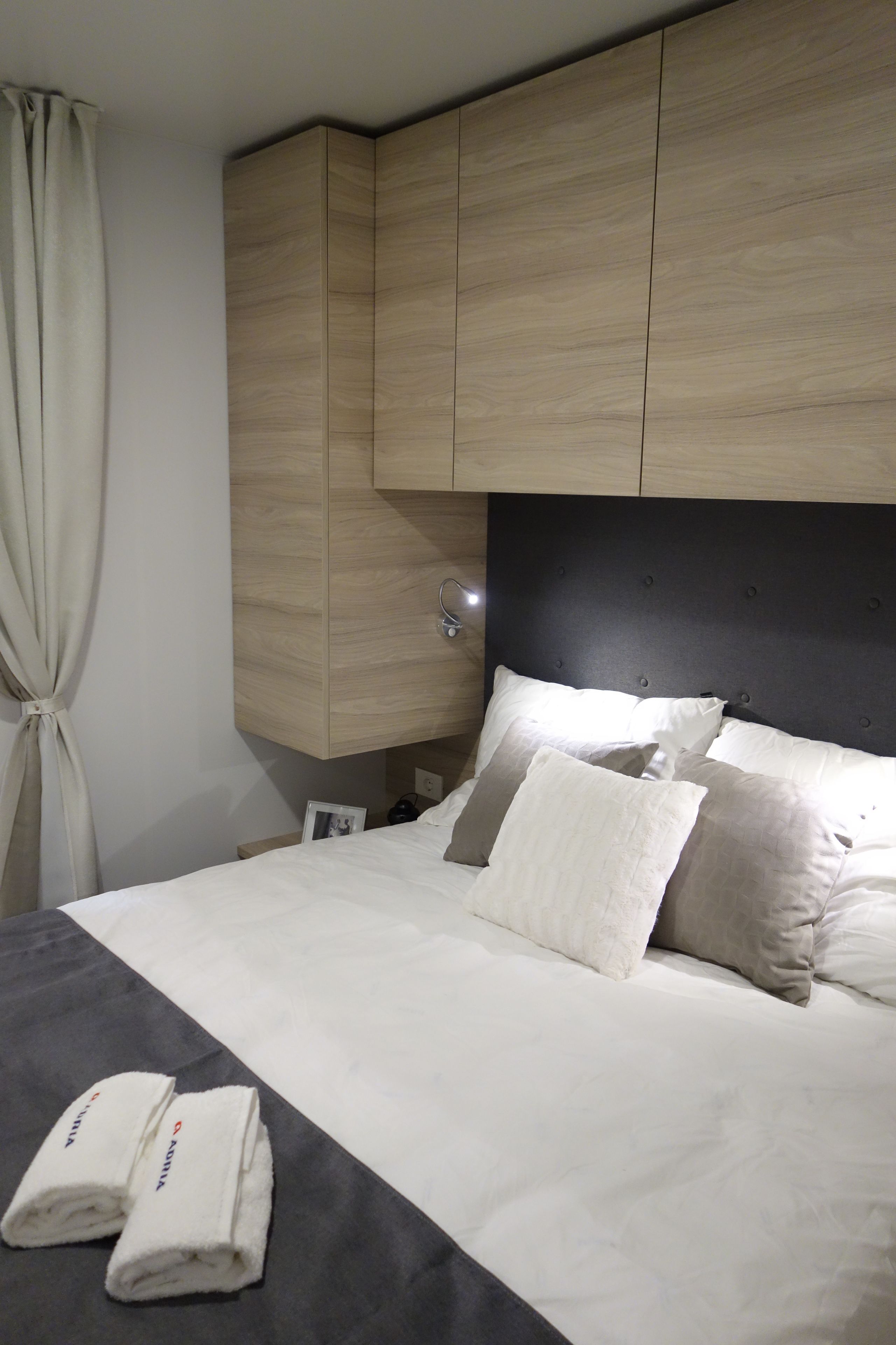 Luxury Mobile Home, Lake View | Individually decorated, individually furnished, free cots/infant beds