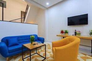 Televisión y chimenea 