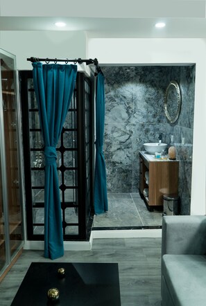 Deluxe Double Room, City View | Bilik Mandi | Pancuran mandi, hulu semburan mandi hujan 
