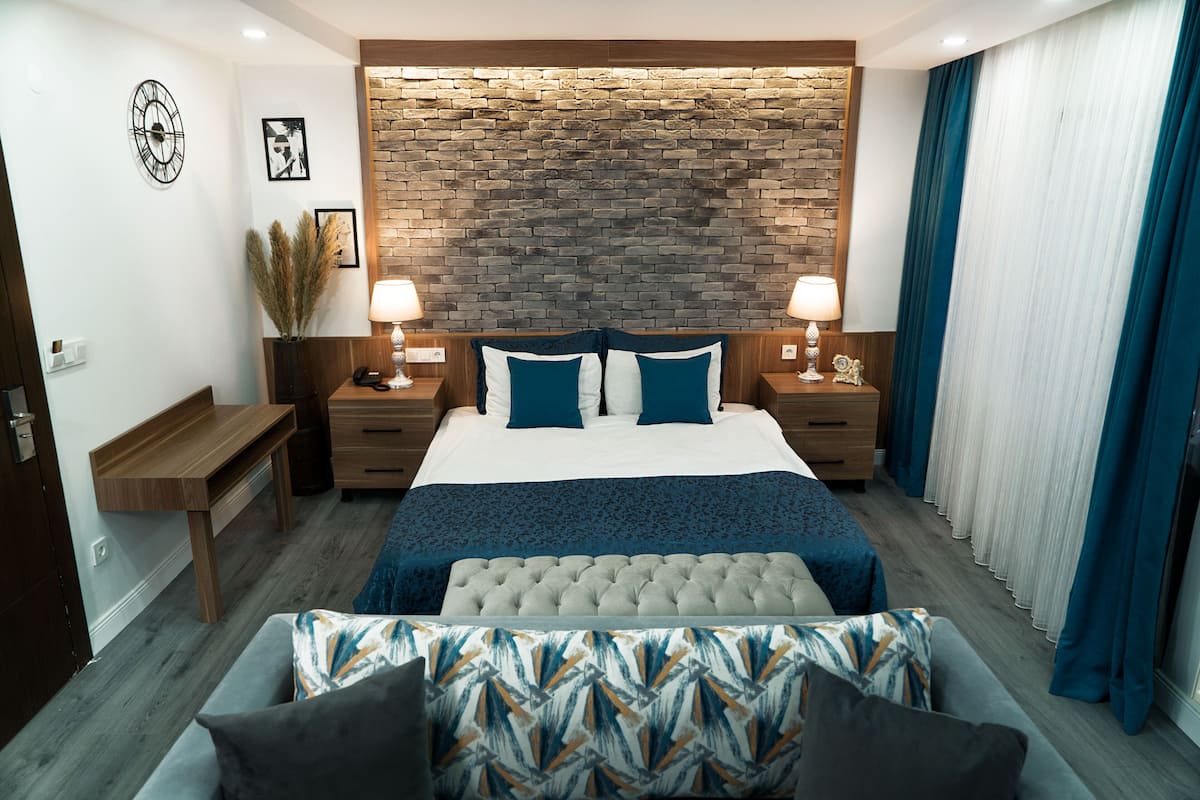 Deluxe Double Room, City View | Living area | LCD TV, first-run movies