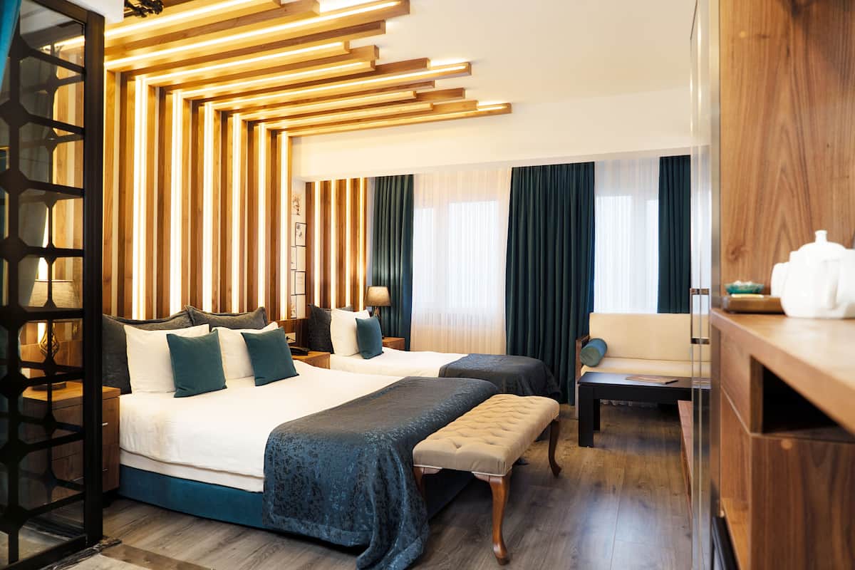 Superior Triple Suite | Egyptian cotton sheets, premium bedding, down comforters, minibar