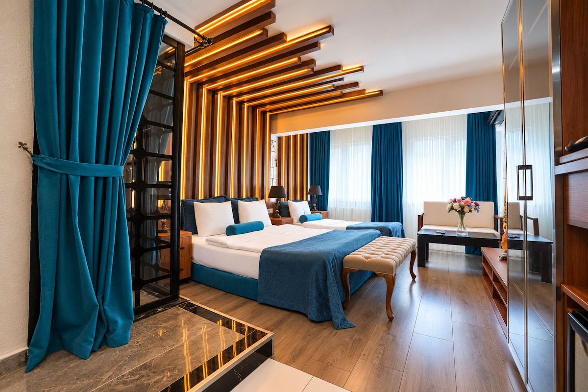 Superior Triple Suite | Egyptian cotton sheets, premium bedding, down comforters, minibar