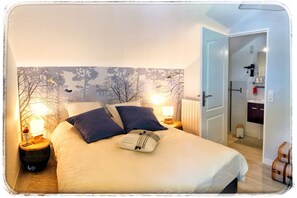 Classic Double Room, Pool View | Bathroom