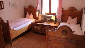 2 Schlafzimmer, BĂŒgeleisen/BĂŒgelbrett, WLAN, BettwĂ€sche